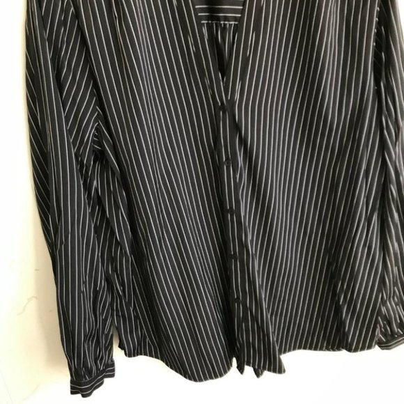 Ann Taylor Black and White Striped Button Top! - Picture 5 of 5